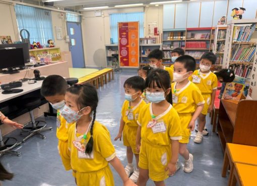 上午3信_3.我們體驗了小學的圖畫館。-768x576